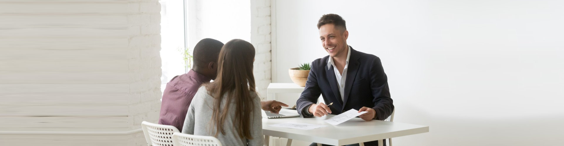 a couple session with their therapist